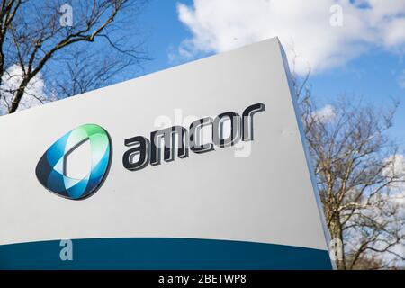 Un logo à l'extérieur d'une installation occupée par Amcor à Millville, New Jersey, le 11 avril 2020. Banque D'Images