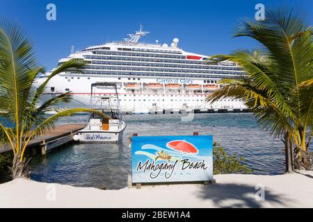 Plage au Mohogany Bay Cruise Center, île de Roatan, Honduras, Amérique centrale Banque D'Images