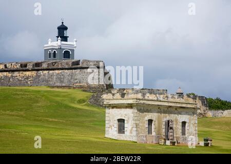 Phare d'El Morro sur Castillo San Felipe del Morro, vieille ville de San Juan, île de Porto Rico, États-Unis d'Amérique Banque D'Images