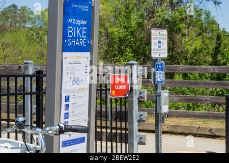 Kennesaw, GA / USA - 04/03/20: Park fermé au parc du comté de Cobb pendant le séjour obligatoire à l'abri de maison en place passer commande pour Covid-19 Corona VI Banque D'Images