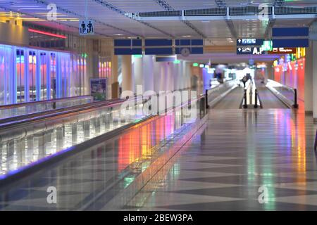 Photo thématique pandémie de coronavirus le 15 avril 2020. Aéroport Franz Josef Strauss de Munich. Aéroport de Munich. Void ébarbage dans le terminal 1. Vide, déserté. Fermeture. | utilisation dans le monde entier Banque D'Images