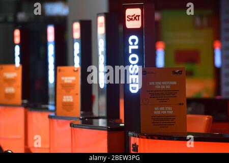 Photo thématique pandémie de coronavirus le 15 avril 2020. Aéroport Franz Josef Strauss de Munich. Aéroport de Munich. Interrupteur fermé de la société de location de voitures SIXT. Fermeture. | utilisation dans le monde entier Banque D'Images