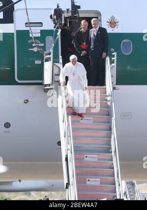 Le pape Benoît XVI à Leon, Guanajuato, Mexique, Joseph Aloisius Ratzinger, a été le 265ème Pape de l'Eglise catholique et le septième souverain de la Cité du Vatican. Il a été élu le 19 avril 2005 après la mort de Jean-Paul II... Papa Benedicto XVI en Leon, Guanajuato, Mexique, Joseph Aloisius Ratzinger, ha sido el 265.° Papa de la Iglesia católica y séptimo soberano de la Ciudad del Vaticano.​ Resultó elegido el 19 de abril de 2005 tras el fallecimiento de Juan Pablo II Felipe Calderon Mexique président, Margarita Zavala. Banque D'Images