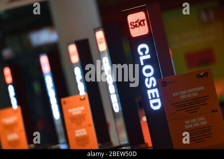 Photo thématique pandémie de coronavirus le 15 avril 2020. Aéroport Franz Josef Strauss de Munich. Aéroport de Munich. Interrupteur fermé de la société de location de voitures SIXT. Fermeture. | utilisation dans le monde entier Banque D'Images