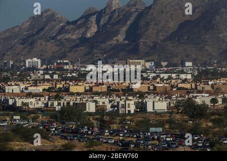 Aéroport d'Hermosillo, à l'ouverture d'un nouveau hangar par le président Enrique Peña Nieto, lors des célébrations du 101 anniversaire de l'Armée de l'Air mexicaine, qui s'est tenu à la base aérienne militaire n° 18. Hermosillo Sonora Mexique le 10 février 2016 Espectáculo aéreo sobre el aeropuerto de Hermosillo, durante la inauguración de un nuhangar por el presidente Enrique Peña Nieto, durante los festejos del 101 an ulario de la Fuerza Aérea Mexicana, célébration de la base Aérea Mº18. Hermosillo Sonora México A 10 febrero 2016 Banque D'Images