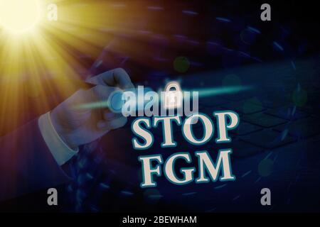 Écriture conceptuelle de la main montrant Stop FGM. Concept signification mettre fin à la coupe génitale et la circoncision Banque D'Images