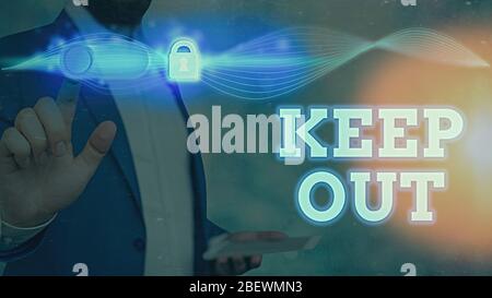 Main conceptuel écrit, indiquant que l'extérieur. Signification du concept d'arrêter quelqu'un ou quelque chose d'entrer dans un endroit Danger sign Banque D'Images