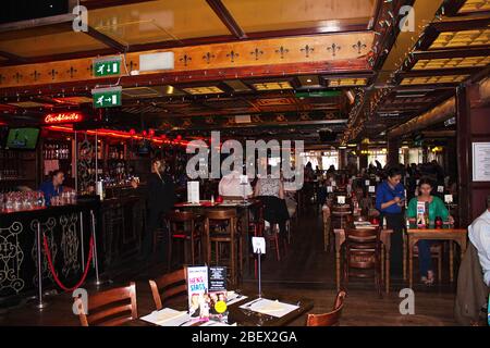 Dublin / Irlande - 01 août 2013: Le pub à Dublin, Irlande Banque D'Images