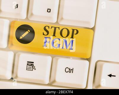 Écriture conceptuelle de la main montrant Stop FGM. Concept signification mettre fin à la coupe génitale et la circoncision Banque D'Images