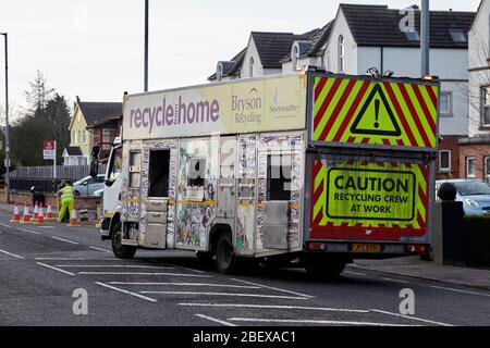 bryson recyclage curbside recyclage collecte camion tôt le matin Newtownabbatibatibatibatibatibatibatibatibatibatibatiba Banque D'Images