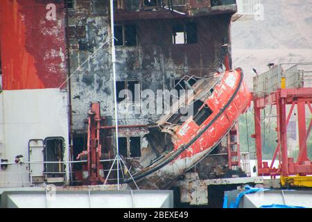 incendie dans le navire,incendie du navire,incendie dans le pont du navire,accident du navire,fuite d'incendie du navire,épave du navire,sécurité du navire Banque D'Images