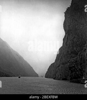 En décembre 1956, le paysage des trois Gorges de la rivière Yangtze Banque D'Images