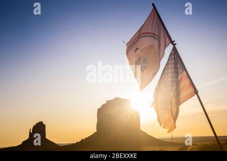 États-Unis Amérique États-Unis, Monument Valley Sunrise Dawn Golden hour Utah Arizona Navajo Nation Tribal Park Banque D'Images