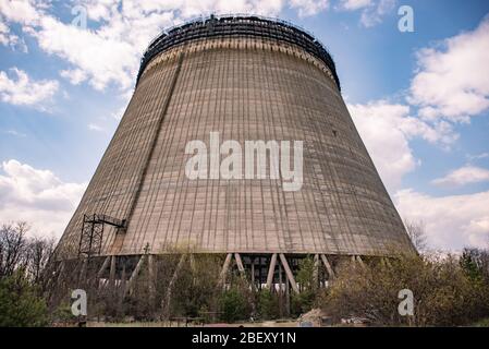 Tour de refroidissement de la cinquième centrale nucléaire de Tchernobyl Banque D'Images