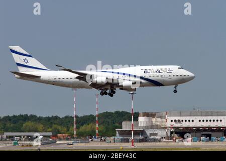 4 LIGNES aériennes El al Israel Airlines, Boeing 747-400 à Malpensa (MXP / LIMC), Milan, Italie Banque D'Images