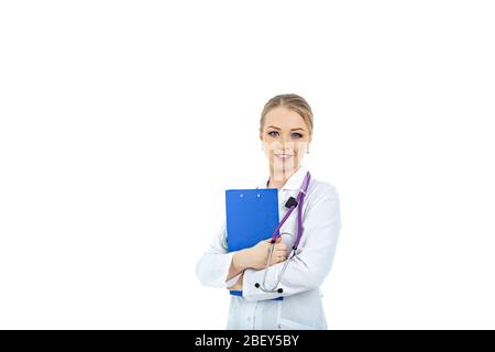 bonne belle blanc jeune femme médecin avec tablette regarder la caméra Banque D'Images