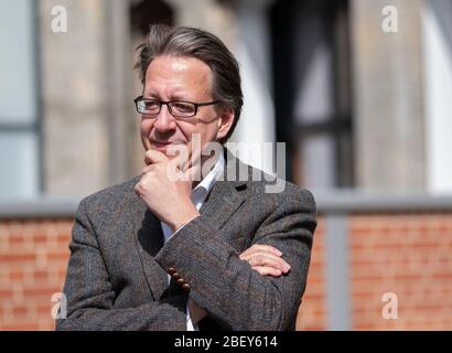 Hanovre, Allemagne. 16 avril 2020. Stefan Birkner, chef de faction du FDP au parlement de l'État de Basse-Saxe, fait une déclaration sur la motion commune des Verts et du FDP pour une session extraordinaire du parlement de l'État de Basse-Saxe. Crédit: Peter Steffen/dpa/Alay Live News Banque D'Images