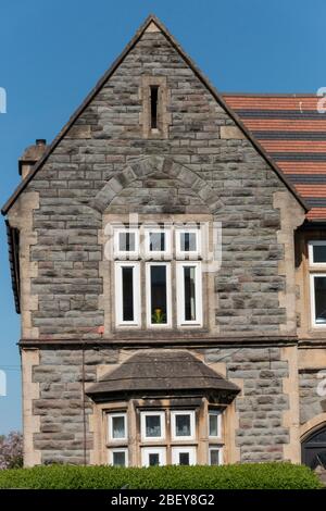 Bristol-avril 2020-Angleterre-vue rapprochée d'un côté du poste de police des étangs à poissons Banque D'Images