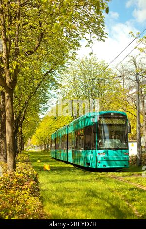 Tramway à Francfort-sur-l'ouest, Francfort, Hesse, Allemagne Banque D'Images