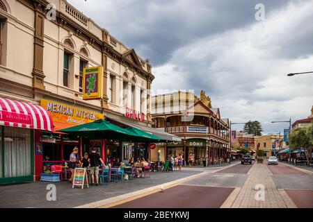 Vue sur la rue South Terrace au centre-ville de Fremantle, Australie. Banque D'Images