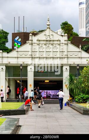 Raffles place MRT dans le quartier des affaires de Singapour, Singapour, 2 mars 2020 Banque D'Images