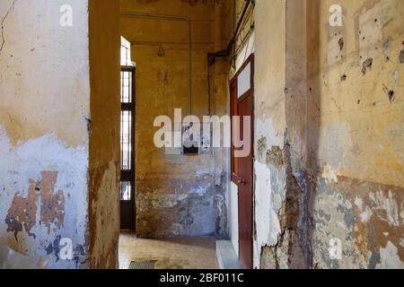 19 JANVIER 2020 - NAPLES, ITALIE - intérieur d'un ancien bâtiment sur la colline Capodimonte Banque D'Images