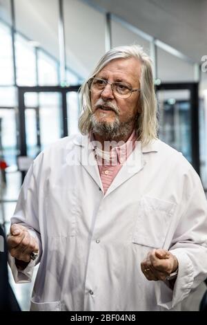 Médecin et microbiologiste français Didier Raoult, directeur de l'unité de recherche sur les maladies infectieuses et tropicales à Marseille (sud-est) Banque D'Images