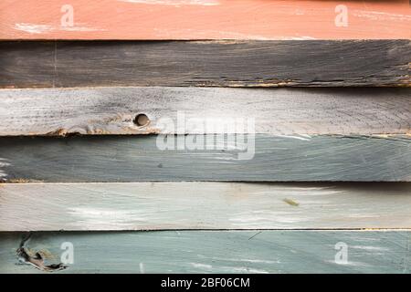 Lamelles en bois texturées colorées en bouche aux couleurs douces Banque D'Images