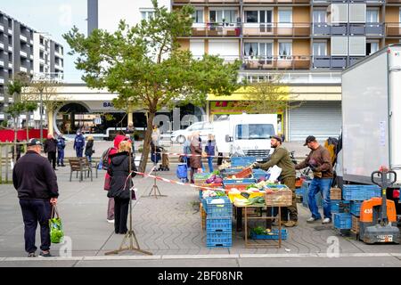 Dieppe (nord de la France) le 2 mars 2020 : éclosion et quarantaine du coronavirus. Marché encore autorisé dans le district de Neuville-ls-Dieppe Banque D'Images