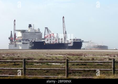 Le navire-grue, pionnier Spirit, entrera dans le port de Rotterdam le 12 mars 2020. Banque D'Images