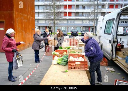 Dieppe (nord de la France) le 2 mars 2020 : éclosion et quarantaine du coronavirus. Marché encore autorisé dans le district de Neuville-ls-Dieppe Banque D'Images