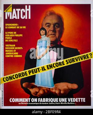 FrontPage du magazine français de nouvelles et de gens Paris-Match, n° 1240, Johnny Stark et la chanteuse française Mireille Mathieu, 1973, France Banque D'Images