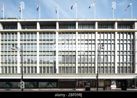 Vue sur le grand magasin John Lewis dans la rue Oxford de Londres. Banque D'Images