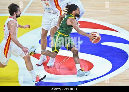 Patty Mills (Australie) contre l'Espagne. Coupe du Monde de Basket-ball de la FIBA, Chine 2019, demi-finale Banque D'Images