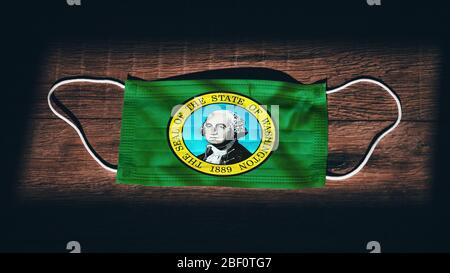 Drapeau de Washington. Coronavirus Covid 19 dans l'État américain. Masque médical isoler sur un fond noir. Masques pour le visage et la bouche pour la protection contre l'air Banque D'Images