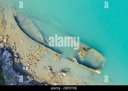 Vue aérienne du naufrage du navire allemand Fritz de la seconde Guerre mondiale dans la baie de Salamstica dans la baie de Rasa, en Istrie, en Croatie Banque D'Images