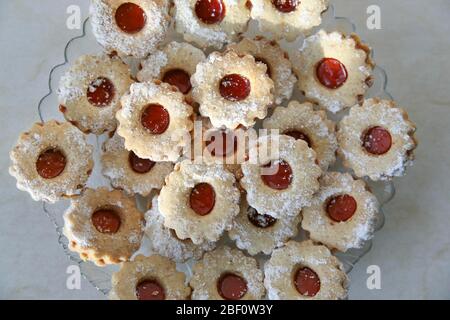 Rogues farcies à la confiture, biscuits de Noël, biscuits, pâte à croûte courte, Allemagne Banque D'Images