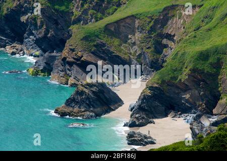 Côte accidentée Lantic Bay Beach Cornwall Angleterre Banque D'Images