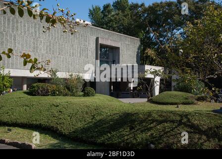 Musée national moderne d'art occidental des années 1950, Ueno Kōen (parc Ueno), Taitō, Tokyo, Japon le Corbusier Kunio Maekawa Junzo Sakakura Takamasa Yoshizaka Banque D'Images