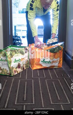 FreshDirect est un service de commande d'épicerie en ligne qui livre aux immeubles d'appartements de New York City, aux États-Unis Banque D'Images