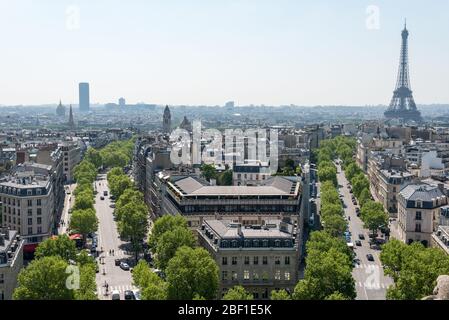 Vue panoramique de l'Arc de Triomphe Sud à la Tour Eiffel, Paris/France Banque D'Images