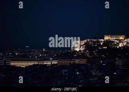 Athènes, Grèce. 23 mai 2014. Vue sur l'Acropole. La Grèce en verrouillage depuis le 22 mars compte à ce jour 2207 cas confirmés de Covid-19 et 105 morts. Crédit: Nikolas Georgiou/ZUMA Wire/Alay Live News Banque D'Images