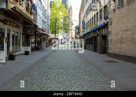 cologne, NRW, Allemagne 14 04 2020, ville vide à Cologne Altstadt, début d'après-midi, les magasins sont fermés Banque D'Images