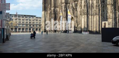 cologne, NRW, Allemagne 14 04 2020, presque aucune personne à Domplatte, place avant la cathédrale de Cologne Banque D'Images