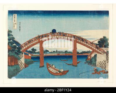 Sous le pont Mannen à FukagaFukagawa Mannebashi pas de shita de ThirtySix vues sur Fuji. Cette vue sur le paysage est dotée d'un pont bondé rempli de piétons. Ci-dessous, un corps d'eau décoré avec des bateaux et des pêcheurs. Situé en bas à droite, un homme assis sur une pile de rochers, la pêche, seul. Au loin, Mt enneigé Banque D'Images