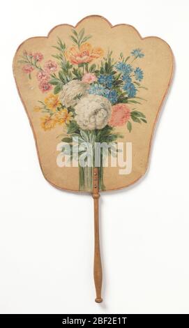 Écran tactile. Écran à main avec feuille de papier peinte à la main. Obverse : un bouquet coloré de fleurs. Inverse : fleurs bleues en forme de trompette ressemblant à Gentiana Acaulis. Poignée en bois tournée. Banque D'Images