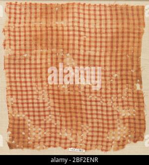 Fragment. Tissu en damier rouge et brun clair. Le lin est brun, la soie est rouge. Banque D'Images