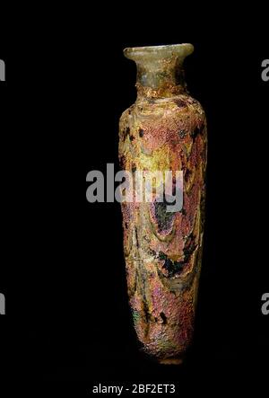 Vase. Dans ce cas, la plupart des récipients en verre datent du premier siècle avant Jésus-Christ au quatrième siècle après Jésus-Christ. Banque D'Images