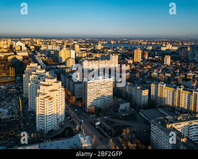 Vue aérienne depuis la drone, vue sur la ville de Voronezh Banque D'Images