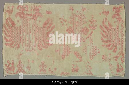 Fragment. Fragment de bordure avec aigles à double tête, oiseaux et personnages humains. Banque D'Images